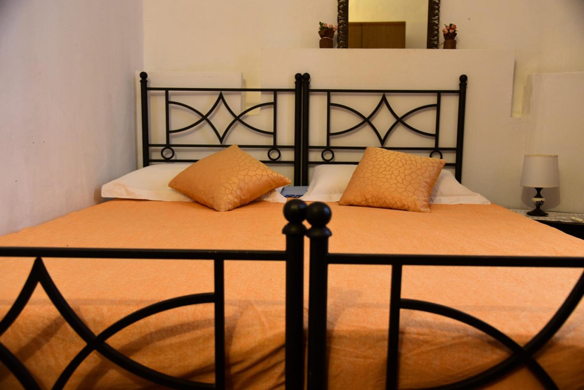 Appartamento Il Segreto Di Via Laura - House In